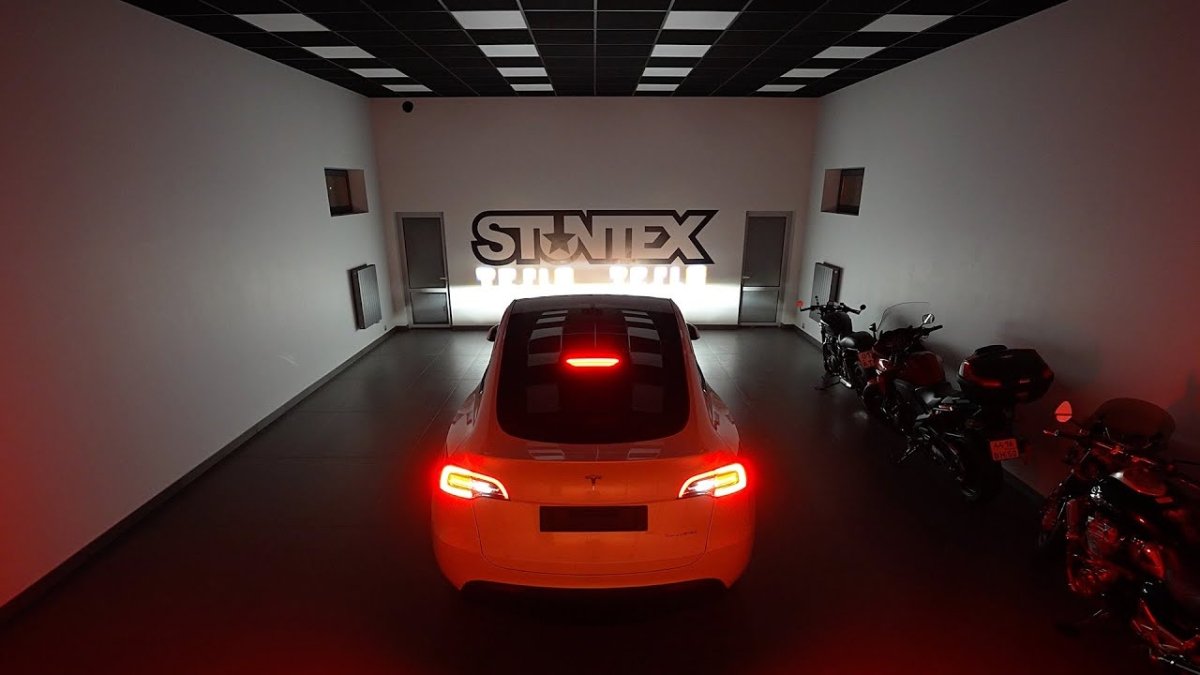 Tesla Model Y 2023 Light Show