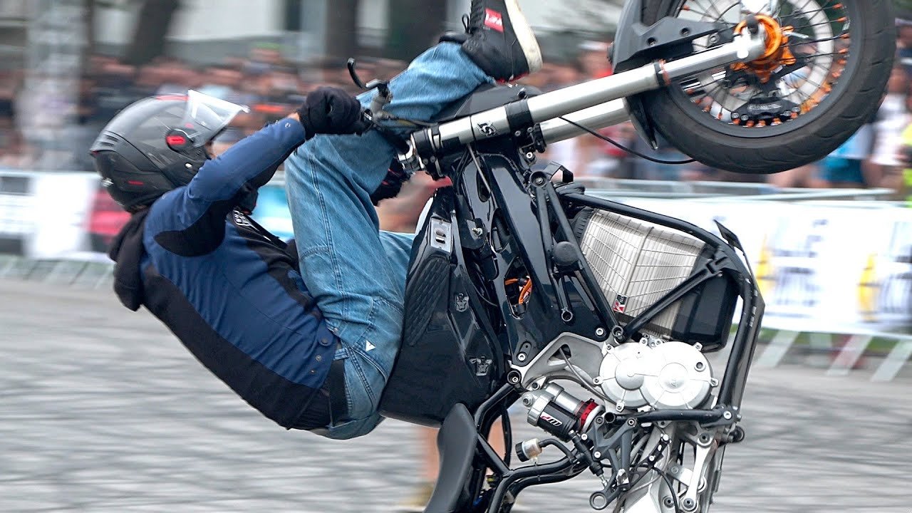 Electric outlet stunt bike